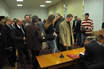 Romanul „Aventuri pe șase roți”, de Tiberiu Avram, lansat cu sala plină, la Biblioteca Bucovinei