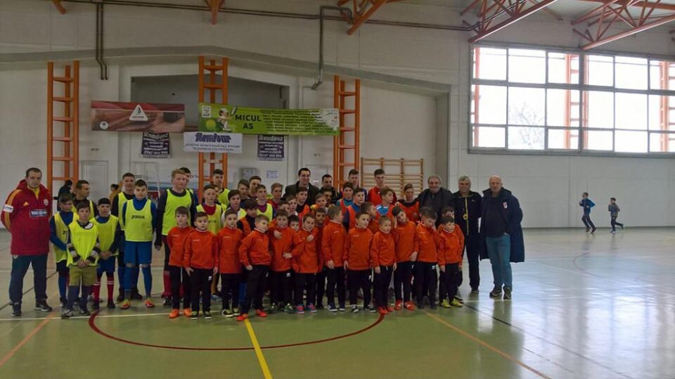 Răzvan Burleanu, în vizită la Colegiul Național "Nicu Gane" Fălticeni. Foto Facebook Răzvan Burleanu, în vizită la Colegiul Național "Nicu Gane" Fălticeni. Foto Facebook