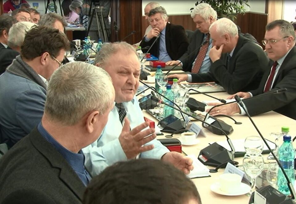 Consilierul județean PSD Brîndușel Nichitean a avut, ieri, o intervenție-surpriză la finalul ședinței deliberativului județean Consilierul județean PSD Brîndușel Nichitean a avut, ieri, o intervenție-surpriză la finalul ședinței deliberativului județean