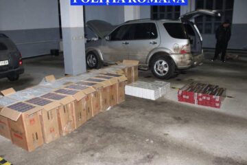 În interiorul autoturismului Mercedes Benz ML a fost descoperită o cantitate impresionantă de țigări de contrabandă