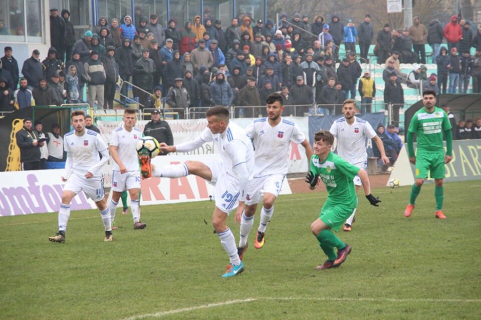 Fotbalul de Liga a II-a revine astăzi pe Areni