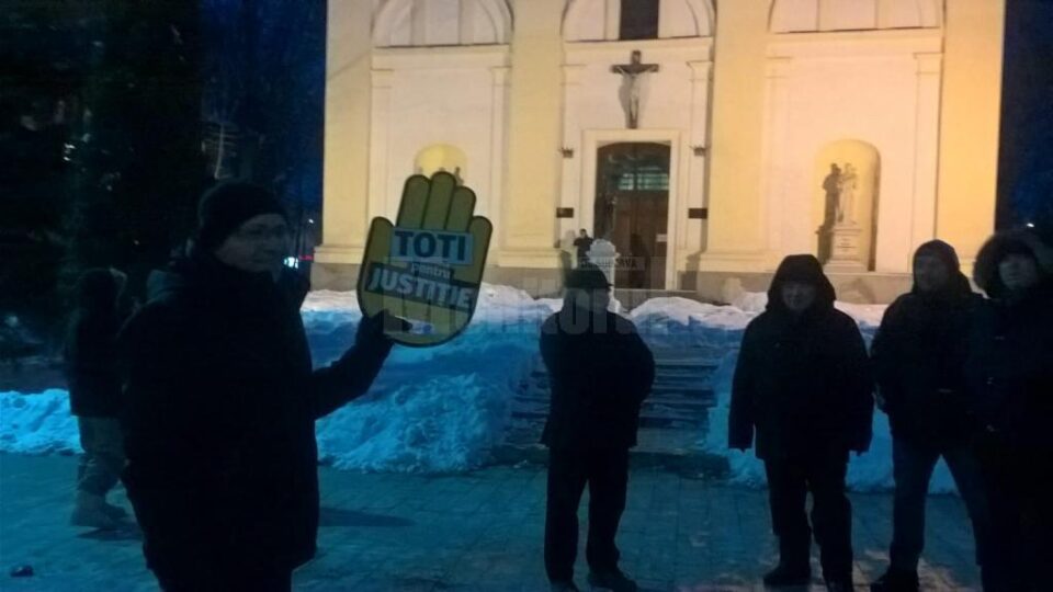 Micul protest din centrul Sucevei de susținere a justiției
