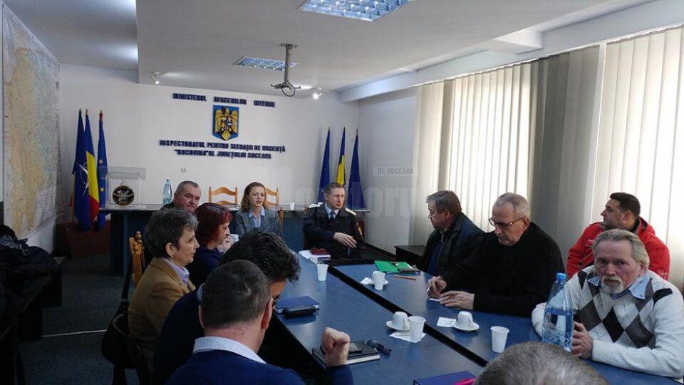 Prefectul Mirela Adomnicăi a convocat Comitetul Județean pentru Situații de Urgență pentru a stabili măsurile ce trebuie luate pe perioada codului portocaliu de ger