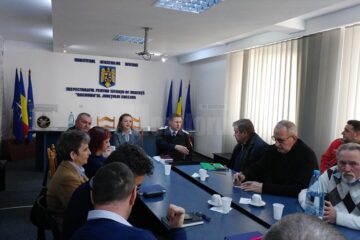 Prefectul Mirela Adomnicăi a convocat Comitetul Județean pentru Situații de Urgență pentru a stabili măsurile ce trebuie luate pe perioada codului portocaliu de ger