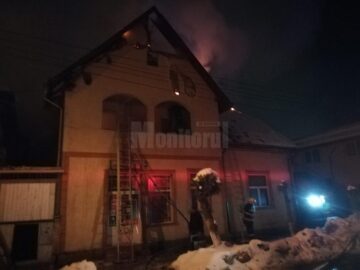 Bătrân carbonizat într-un incendiu extrem de violent care a cuprins două gospodării
