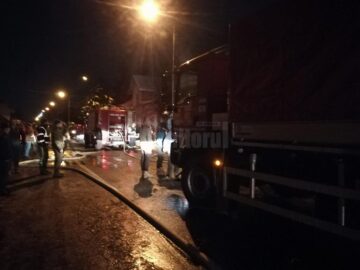 Bătrân carbonizat într-un incendiu extrem de violent care a cuprins două gospodării