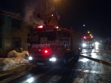 Bătrân carbonizat într-un incendiu extrem de violent care a cuprins două gospodării