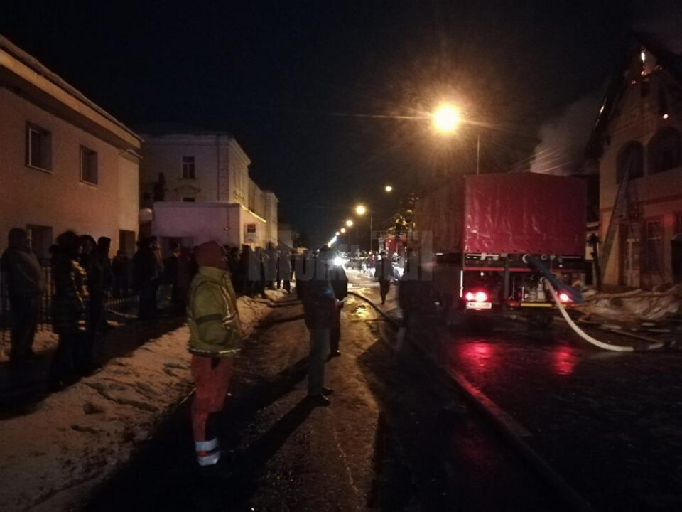 Incendiul a cuprins două gospodării aflate în vecinătatea Serviciului Teritorial al Poliției de Frontieră Suceava Incendiul a cuprins două gospodării aflate în vecinătatea Serviciului Teritorial al Poliției de Frontieră Suceava