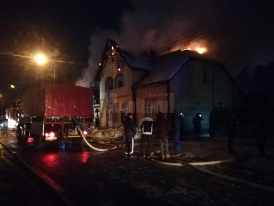 Incendiul a cuprins două gospodării aflate în vecinătatea Serviciului Teritorial al Poliției de Frontieră Suceava