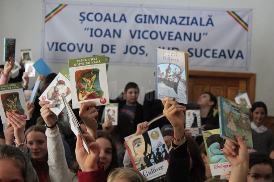 Peste 2.000 de volume noi, donate unor școli din mediul rural
