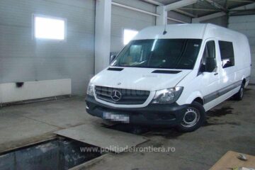 Microbuzul, evaluat la aproximativ 65.000 lei, a fost indisponibilizat la sediul Poliției de Frontieră