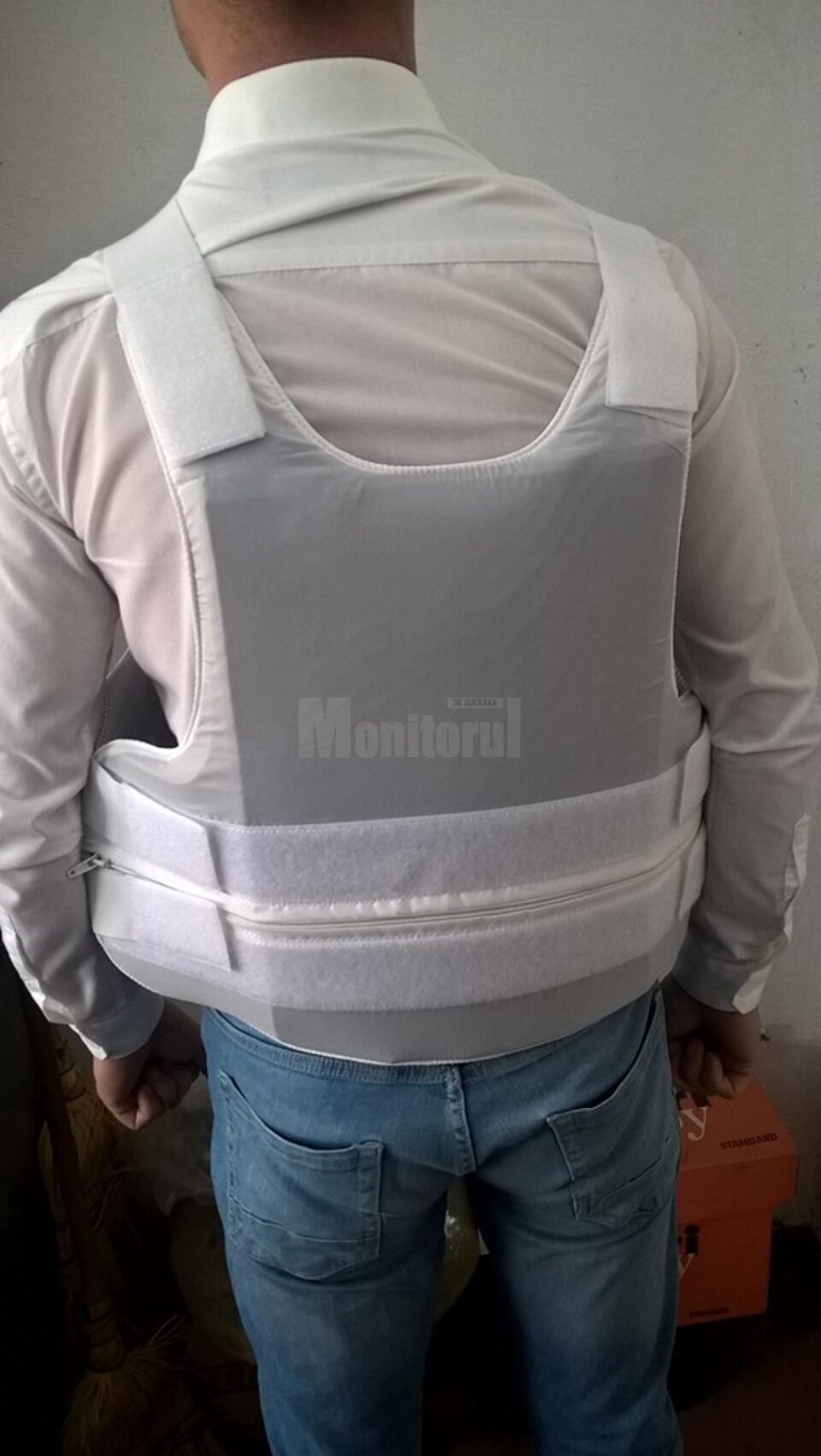 Așa arată vestele antiînjunghiere și antiglonț intrate în dotarea polițiștilor suceveni