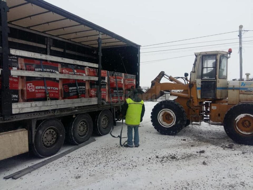 Cărămida pentru construirea noii case a sosit la destinație