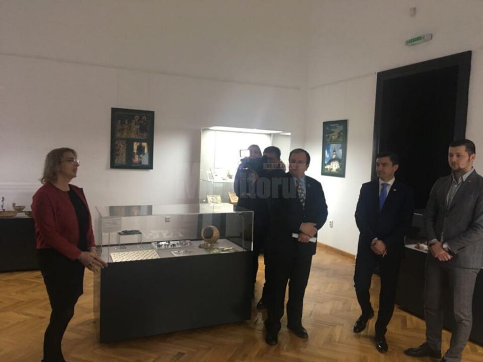 Gheorghe Flutur alături de primarul de Iași, Mihai Chirică, la vernisajul expoziției „Ștefan cel Mare. Din istorie în veșnicie”