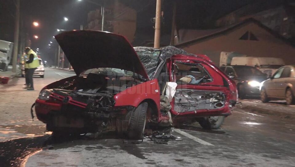 Accident violent pe o stradă din Suceava, cu o mașină condusă ca la cursele de viteză