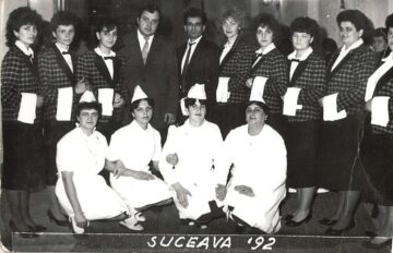 Colectivul de la deschiderea Restaurantului Nistru