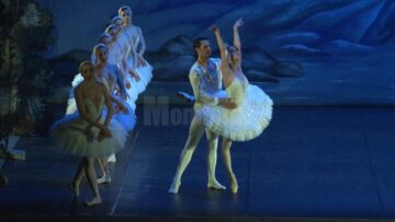 Artiștii din Sankt Petersburg, aplaudați de sute de suceveni la finalul spectacolului „Lacul lebedelor”