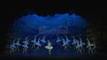 Artiștii din Sankt Petersburg, aplaudați de sute de suceveni la finalul spectacolului „Lacul lebedelor”