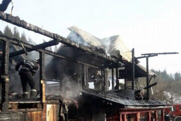 Două gospodării din comuna Frumosu, afectate de un incendiu