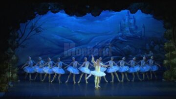 Artiștii din Sankt Petersburg, aplaudați de sute de suceveni la finalul spectacolului „Lacul lebedelor”