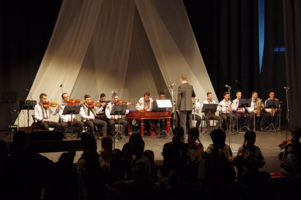 Daruri muzicale, pline de sensibilitate, dar și multă voie bună, oferite de elevii Școlii de Arte „Ion Irimescu” Suceava