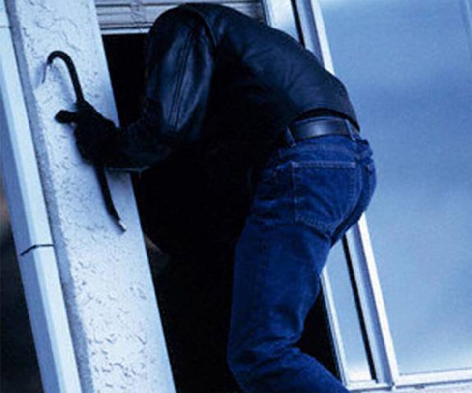 Casă golită de hoți de bunuri de peste 20.000 de euro. Foto: Arhiva voceavalcii.ro Casă golită de hoți de bunuri de peste 20.000 de euro. Foto: Arhiva voceavalcii.ro