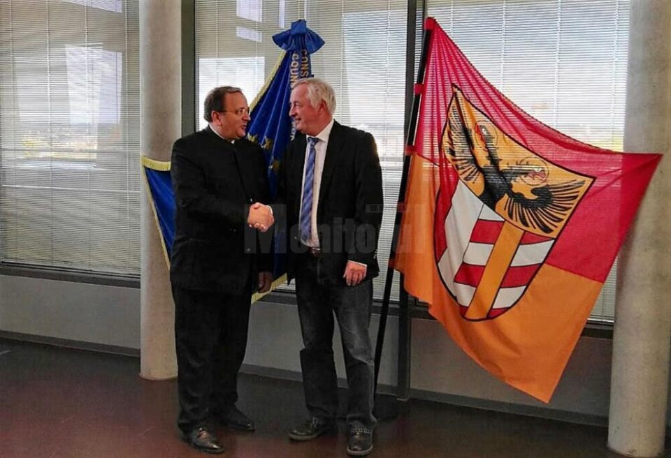 Președintele Consiliului Județean Suceava, Gheorghe Flutur, și președintele Consiliului Regiunii Schwaben, Jürgen Reichert Președintele Consiliului Județean Suceava, Gheorghe Flutur, și președintele Consiliului Regiunii Schwaben, Jürgen Reichert