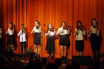 Daruri muzicale, pline de sensibilitate, dar și multă voie bună, oferite de elevii Școlii de Arte „Ion Irimescu” Suceava