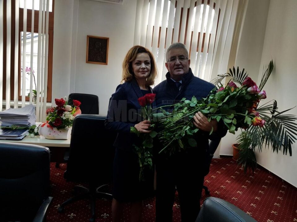 Prefectul județului Suceava, Mirela-Elena Adomnicăi, a fost printre primele femei felicitate de 8 Martie Prefectul județului Suceava, Mirela-Elena Adomnicăi, a fost printre primele femei felicitate de 8 Martie