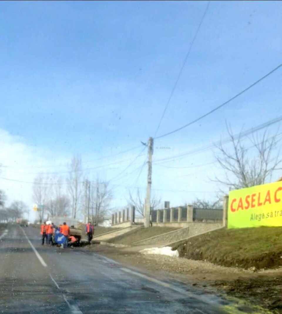 Lucrări de reparații cu mixtură la rece se realizează în aceste zile pe mai multe drumuri județene