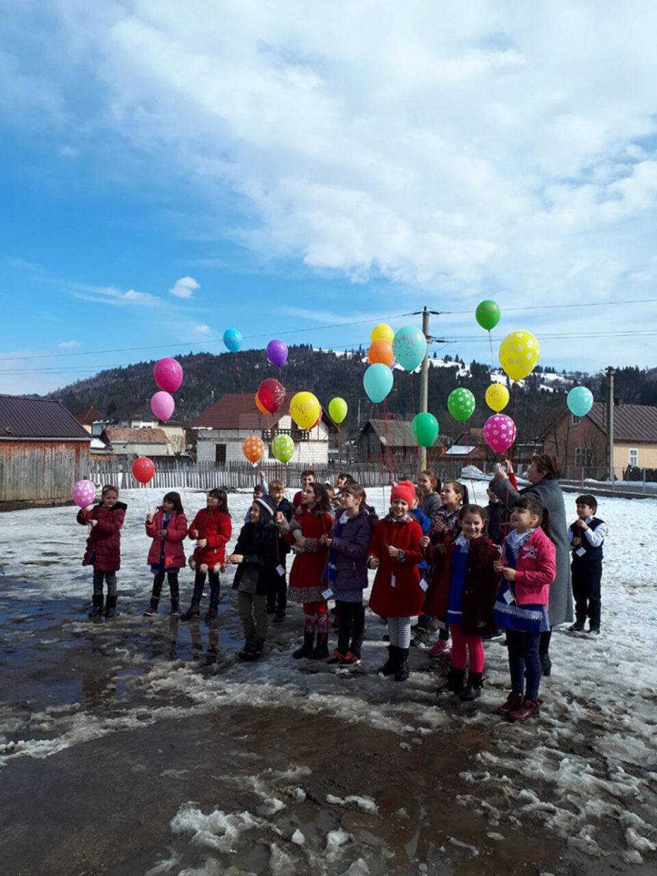 Mesaje pentru mame de pretutindeni, de la elevii din Vama