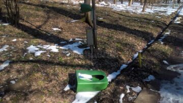Pubelele din parcul Șipote, distruse și vandalizate aproape în totalitate