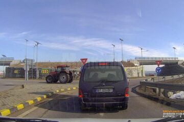 Tractorul în timp ce se afla pe contrasens