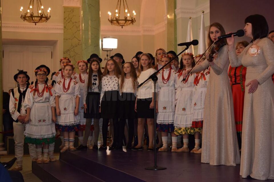 Un grup al etnicilor polonezi din Bucovina, prezent la președinția Poloniei
