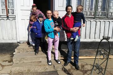 Familia Huțan, ajutată de mulți oameni, după ce povestea lor a apărut în Monitorul de Suceava