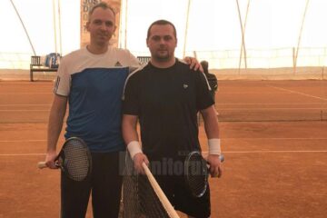 Florin Dumbravă Popovici, în stânga imaginii, a trecut în finala de un alt sucevean, Constantin Cical Berariu