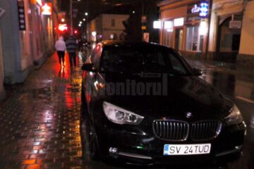 Autoturismul BMW implicat în accident