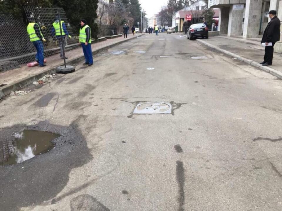 Strada Vasile Bumbac, închisă de luni circulației rutiere, pentru a fi reabilitată total