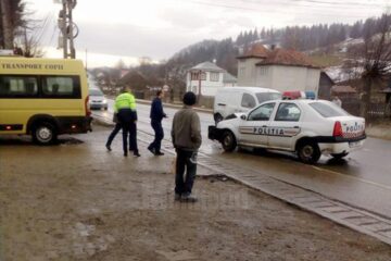 Polițistul a fost amendat de colegii de la Rutieră pentru nepăstrarea distanței regulamentare în mers