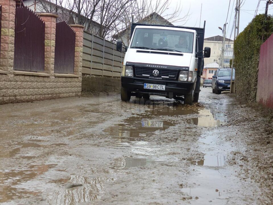 104 străzi de pământ din Suceava vor fi refăcute prin balastare