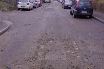 Strada 6 Noiembrie, acoperită cu pavele și pietriș