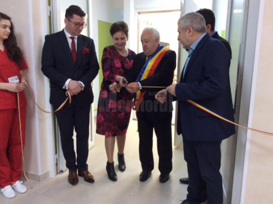 Tăierea panglicii inaugurale