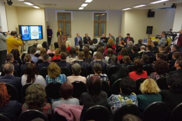 Sală arhiplină la lansarea Convorbirilor cu academicianul Răzvan Theodorescu, la Muzeul Bucovinei