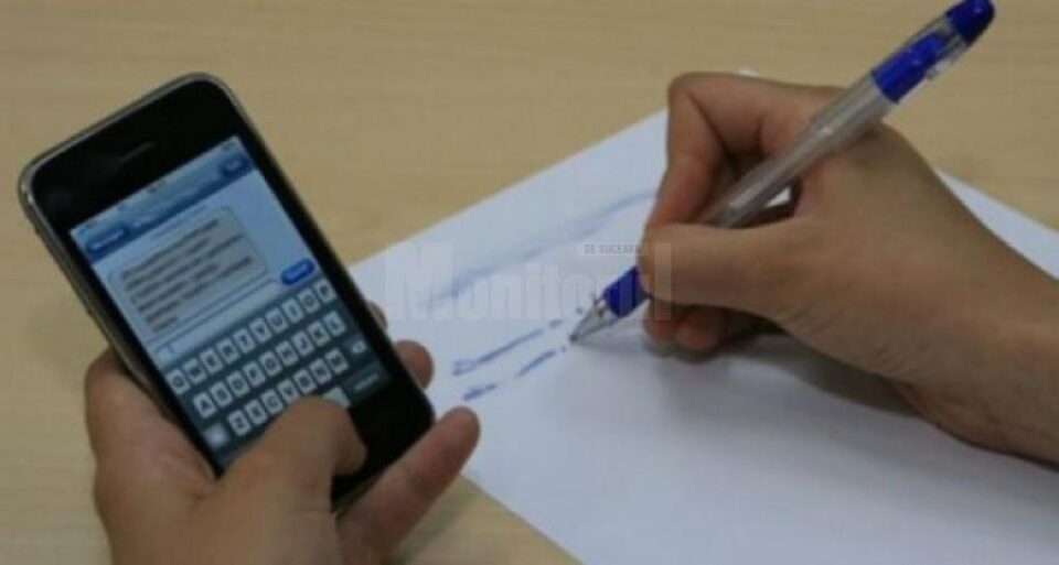 A fost surprins încercând să copieze cu telefonul mobil la simularea bacului