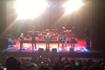 Sute de suceveni au cântat împreună cu Dan Bittman, la concertul susținut de Holograf la Suceava