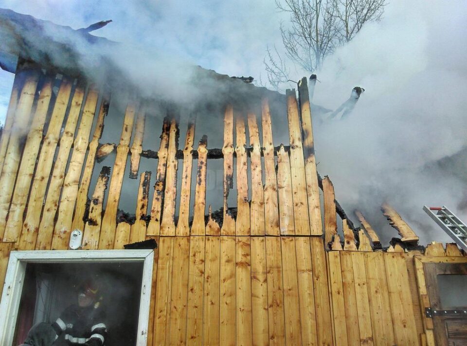 Incendiu la o gospodărie din Panaci