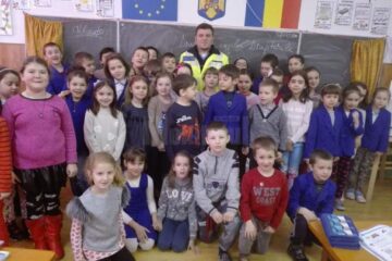 Activități preventive și de informare, desfășurate de polițiști în școli, în luna educației juridice