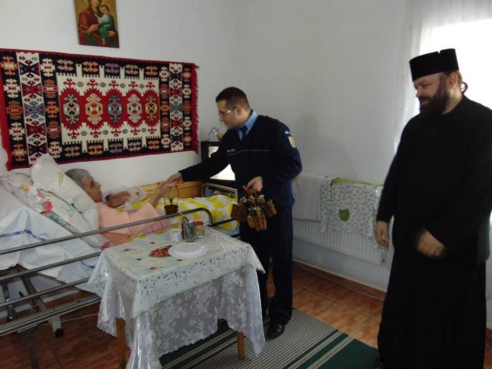Polițiștii dorneni, la Căminul de Bătrâni de pe lângă Mănăstirea ”Sfântul Dimitrie”