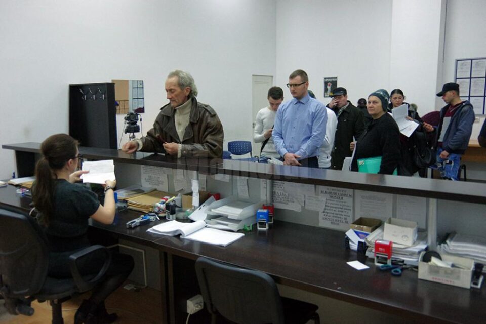 Cetățenii care nu au avut niciodată domiciliul în România au la dispoziție circa 30 de secunde să se programeze pentru a obține cartea de identitate