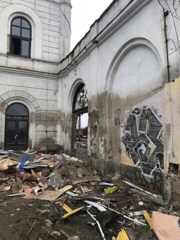 Lucrările la Gara Ițcani au intrat în sarabanda subcontractărilor între firme de „casă” ale CFR